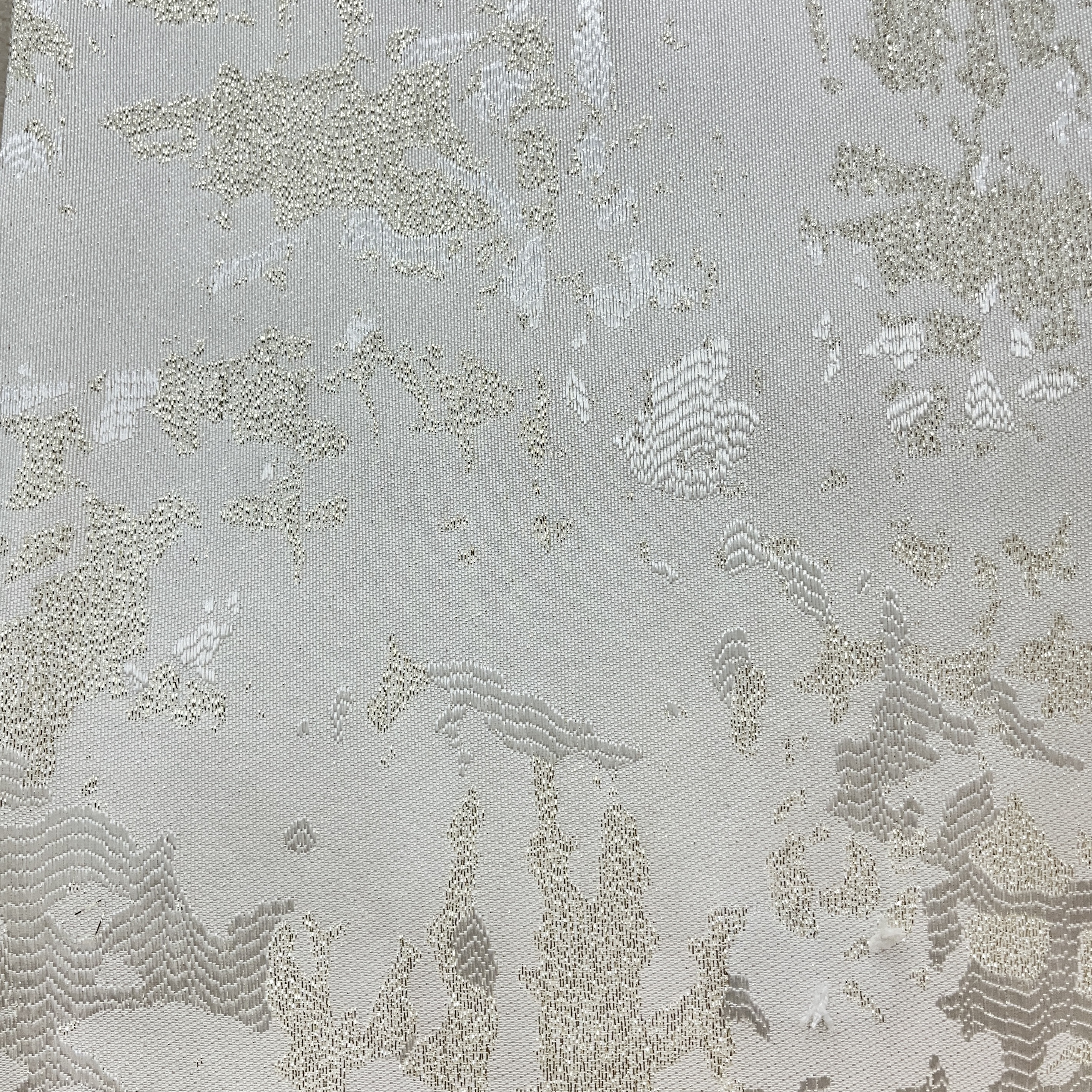 پارچه پرده حریر ساتن سفید پتینه طلایی عرض ۳ متر